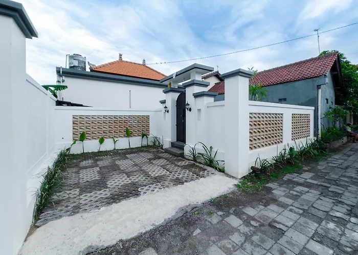Villa Pakis *