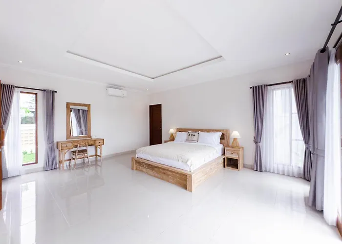 Villa Pakis *
